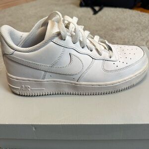White Nike Airforce 1- Youth
